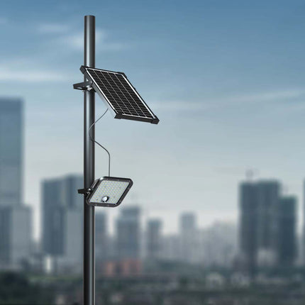 Proiettore LED solare da 4800 lm, telecomando, sensore di movimento